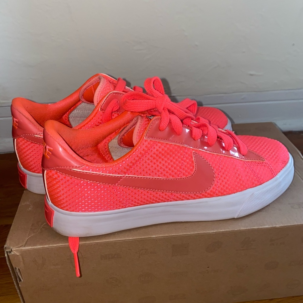 Nike Women’s Sweet Classic Textile